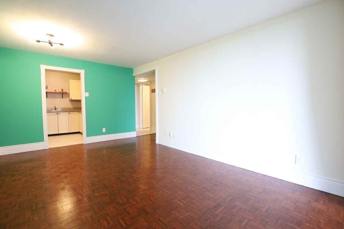 475 Laurier Ave W - Photo 4 of 13