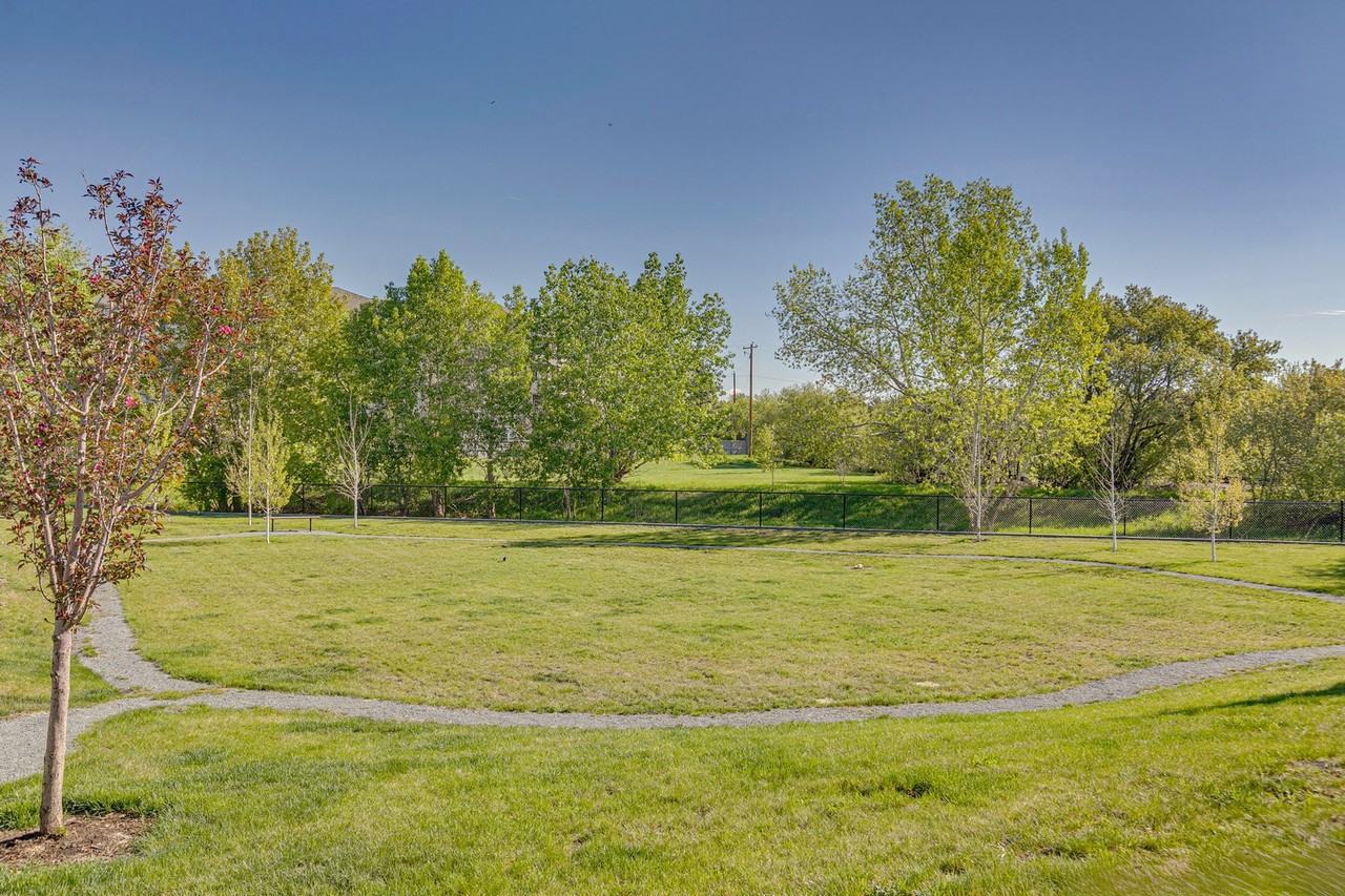 1605 17 St Se - Photo 2 of 36