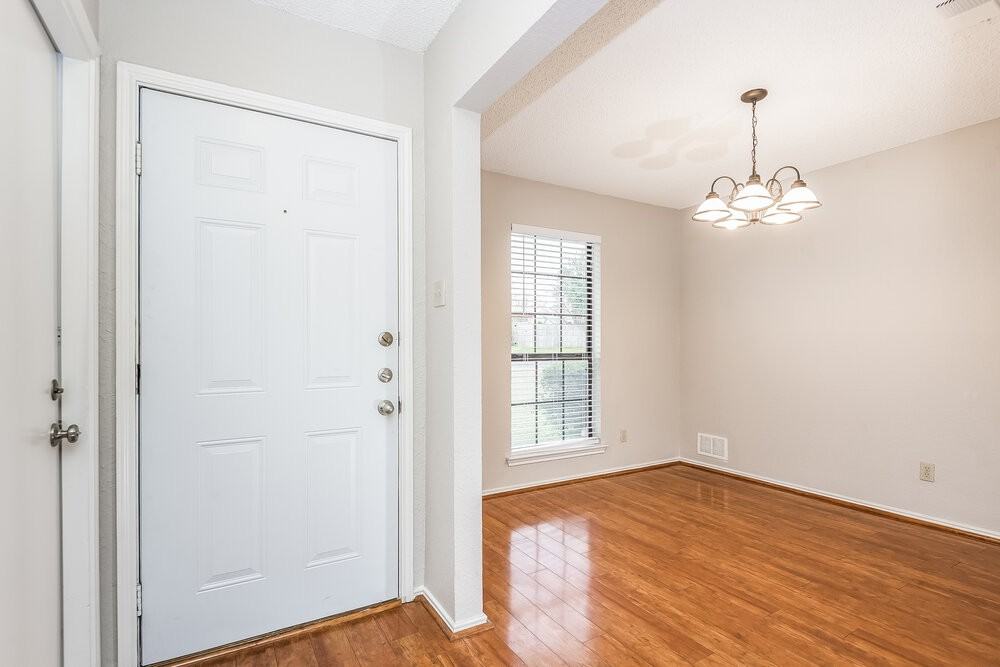 1816 Hunting Green Dr - Photo 3 of 16