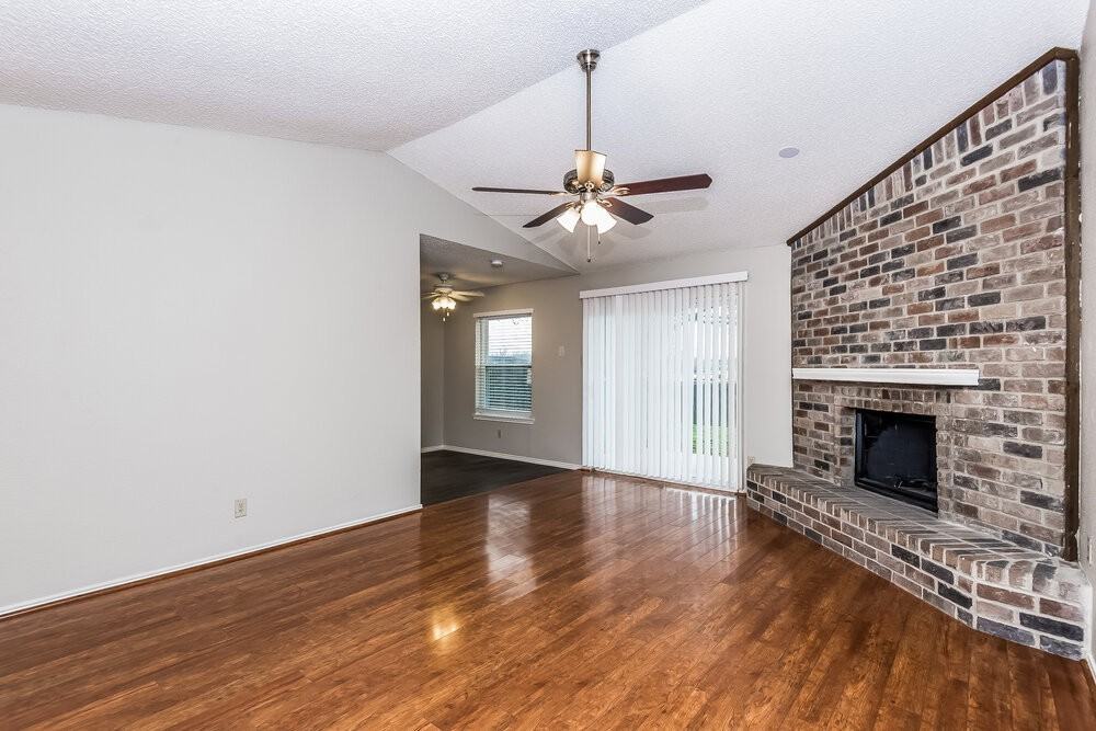 1816 Hunting Green Dr - Photo 4 of 16