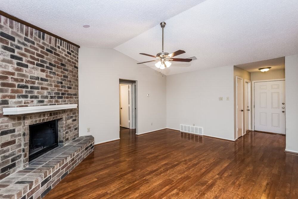 1816 Hunting Green Dr - Photo 5 of 16