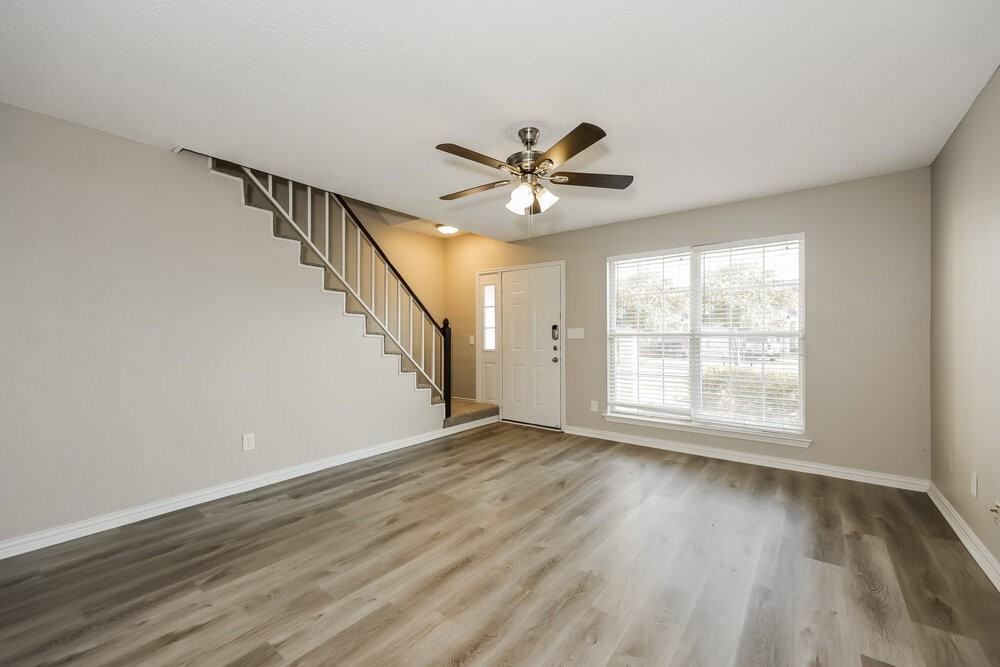 930 Danforth Pl - Photo 4 of 17