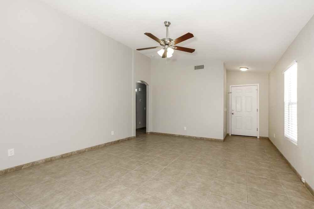 20211 N 31st St - Photo 3 of 16