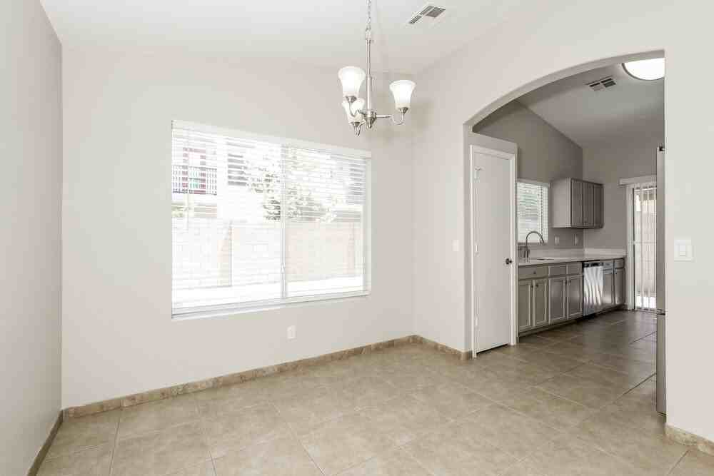 20211 N 31st St - Photo 5 of 16