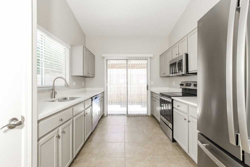 20211 N 31st St - Photo 6 of 16