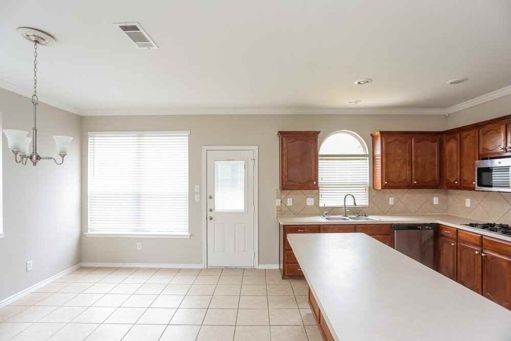 4520 Chesapeake Bay Dr - Photo 6 of 16