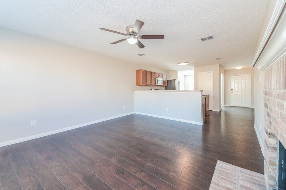 1537 Warrington Way - Photo 3 of 16