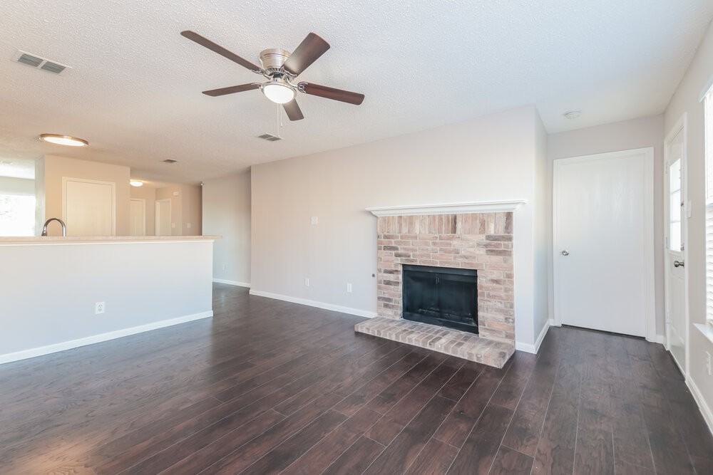 1537 Warrington Way - Photo 4 of 16