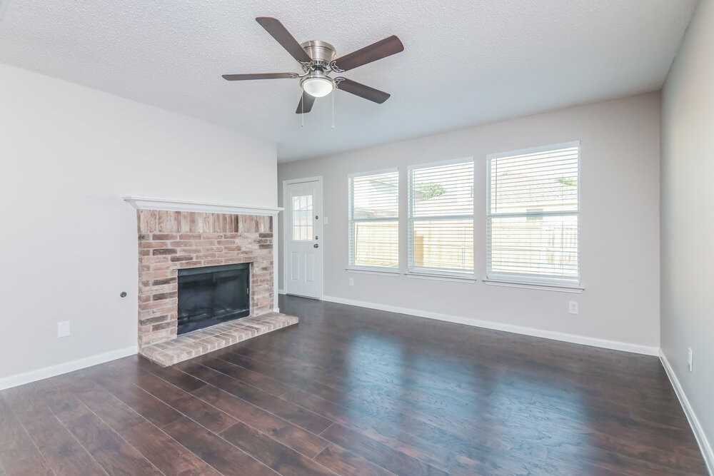 1537 Warrington Way - Photo 5 of 16