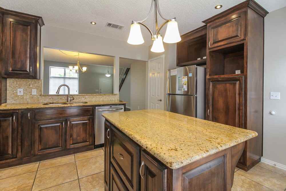 1508 Chapman St - Photo 5 of 15