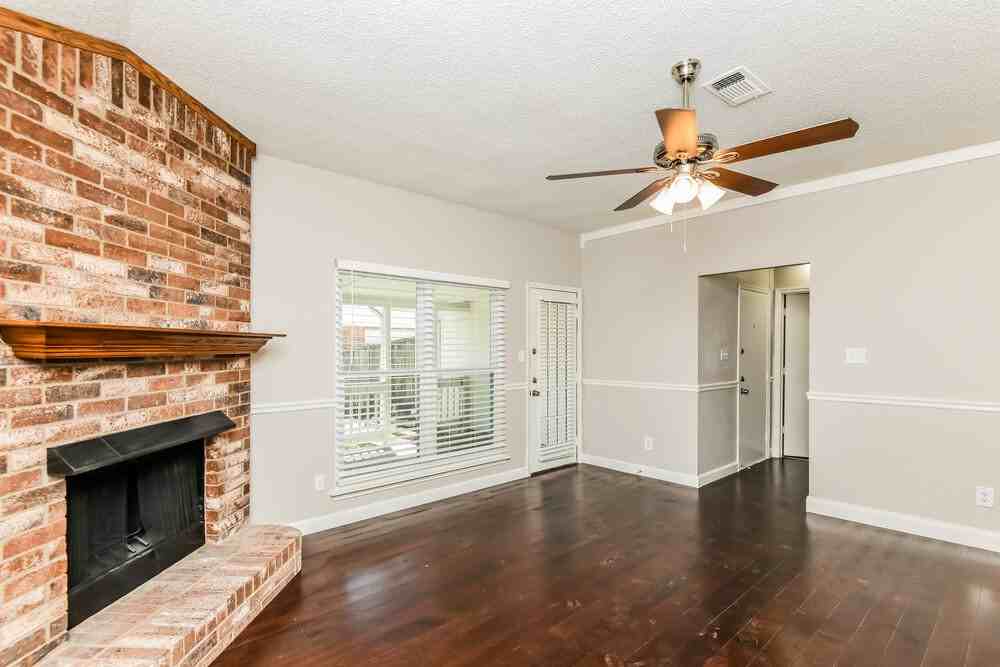 216 Rosewood Ln - Photo 3 of 16