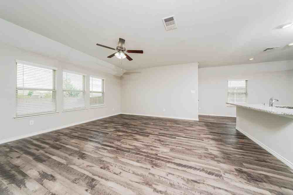 272 Jefferson Ln - Photo 5 of 21