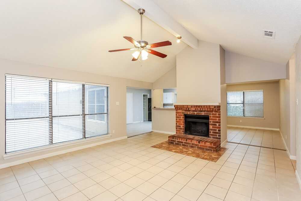 1365 Roan Dr - Photo 3 of 16