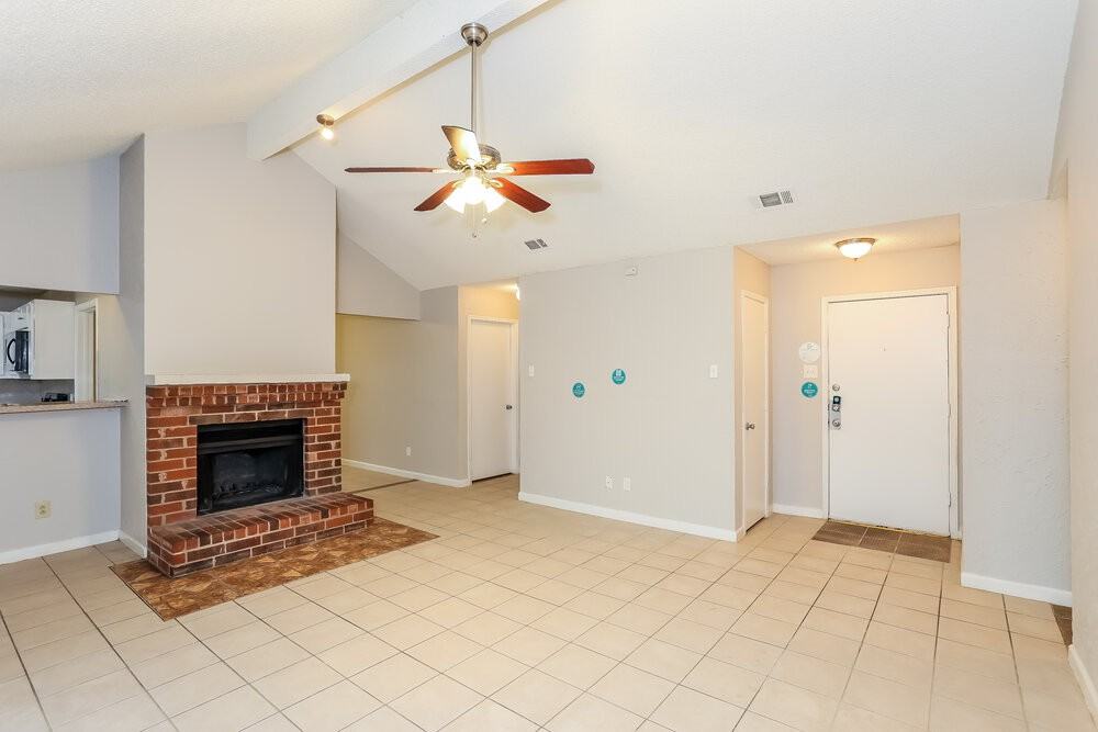 1365 Roan Dr - Photo 4 of 16