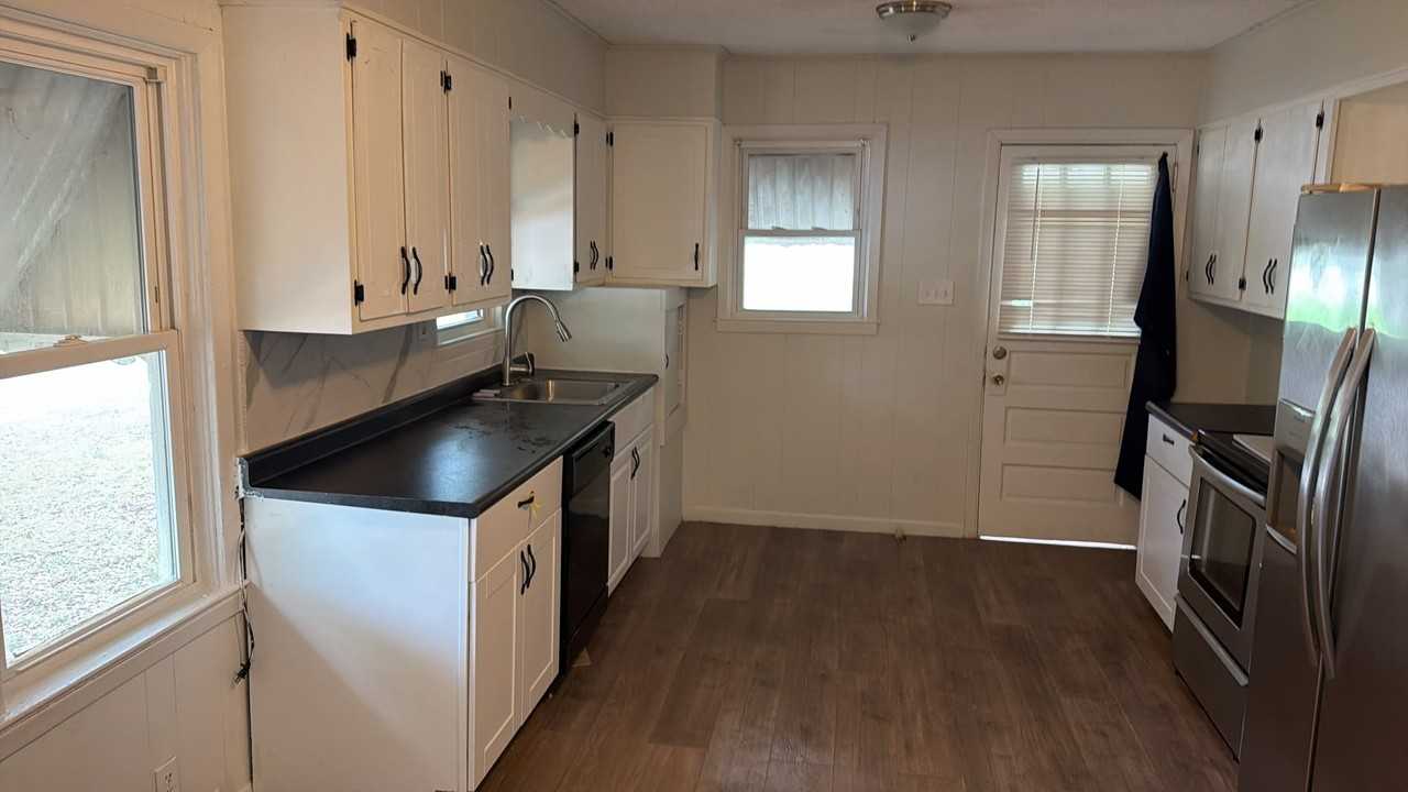 302 Lakeview Hts - Photo 2 of 13