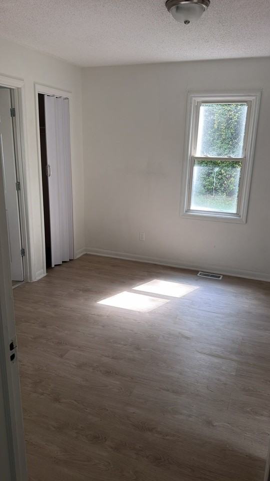 302 Lakeview Hts - Photo 5 of 13