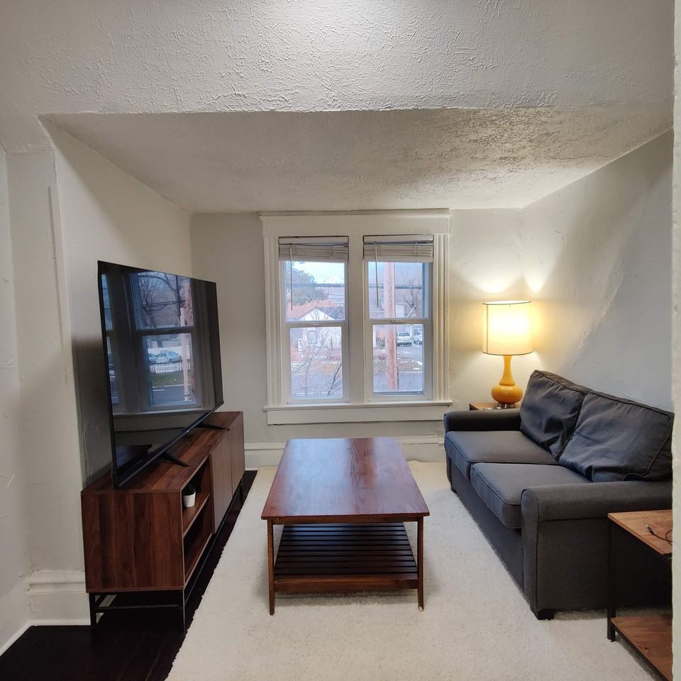 380 E St - Photo 2 of 16