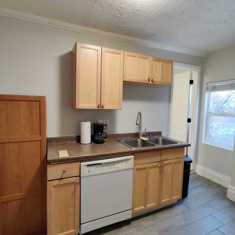380 E St - Photo 5 of 16