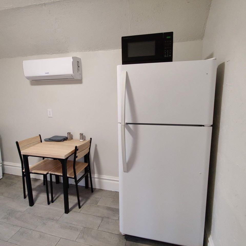 380 E St - Photo 6 of 16