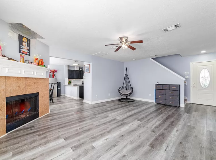 10207 Revelstoke Dr - Photo 2 of 10