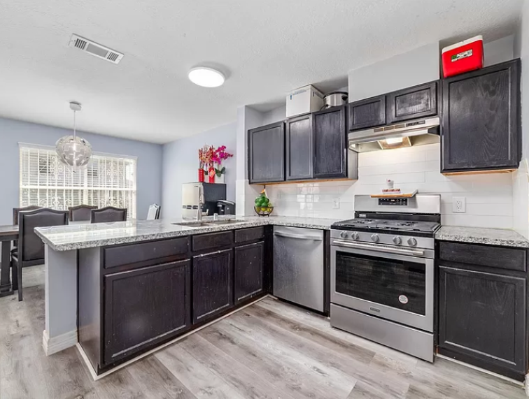 10207 Revelstoke Dr - Photo 3 of 10