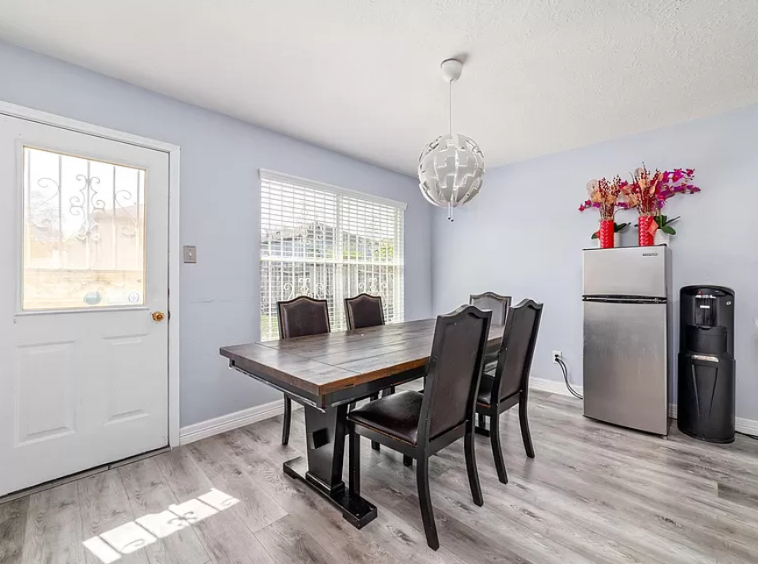 10207 Revelstoke Dr - Photo 4 of 10