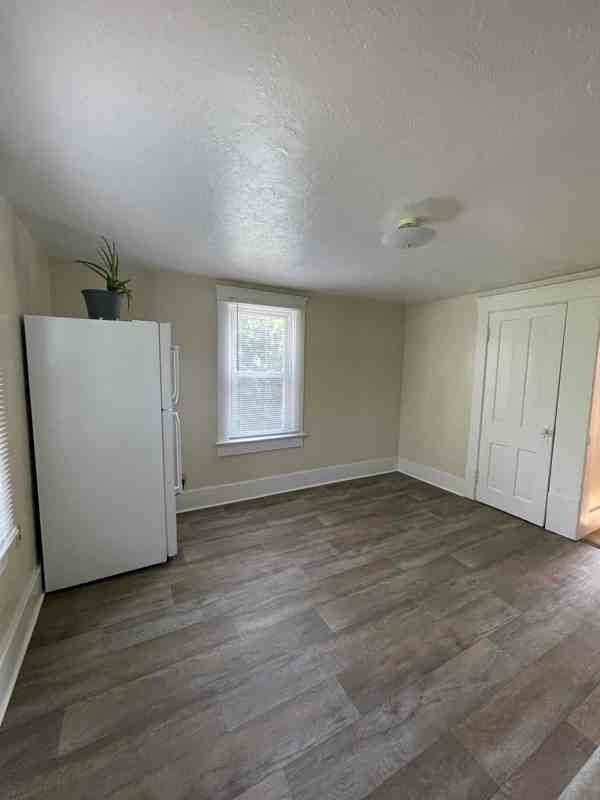 190 W Miller Ave #2 - Photo 4 of 27