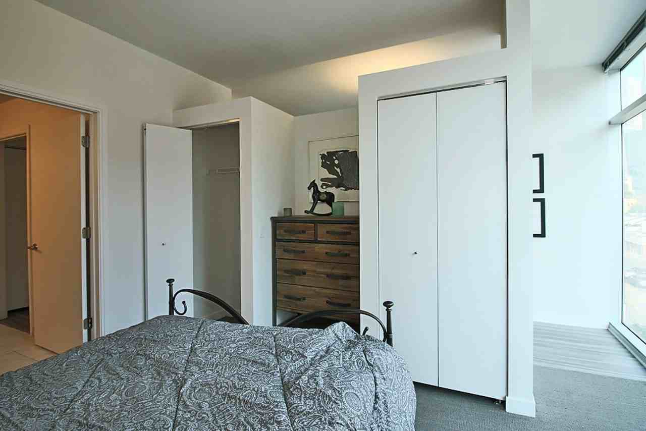 834 N La Salle Dr - Photo 3 of 9