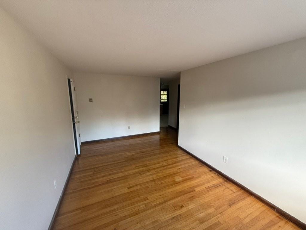 372 Park St #8 - Photo 5 of 11