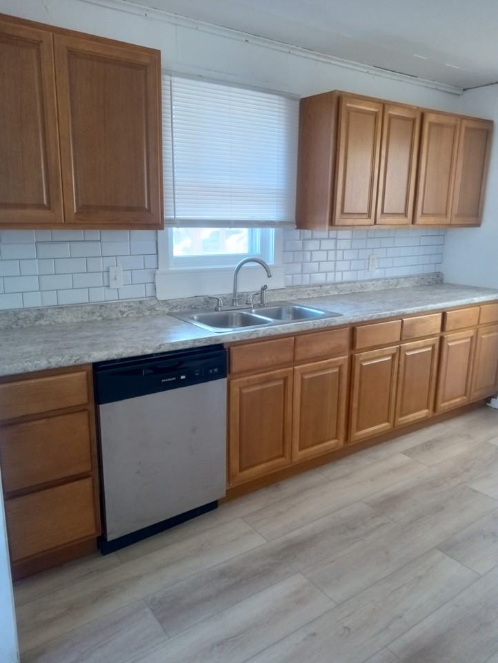 18 Bates St #1stFL - Photo 3 of 20
