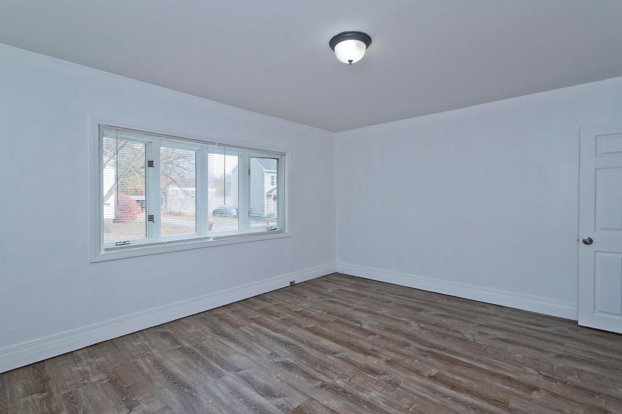 18 Bates St #1stFL - Photo 5 of 20