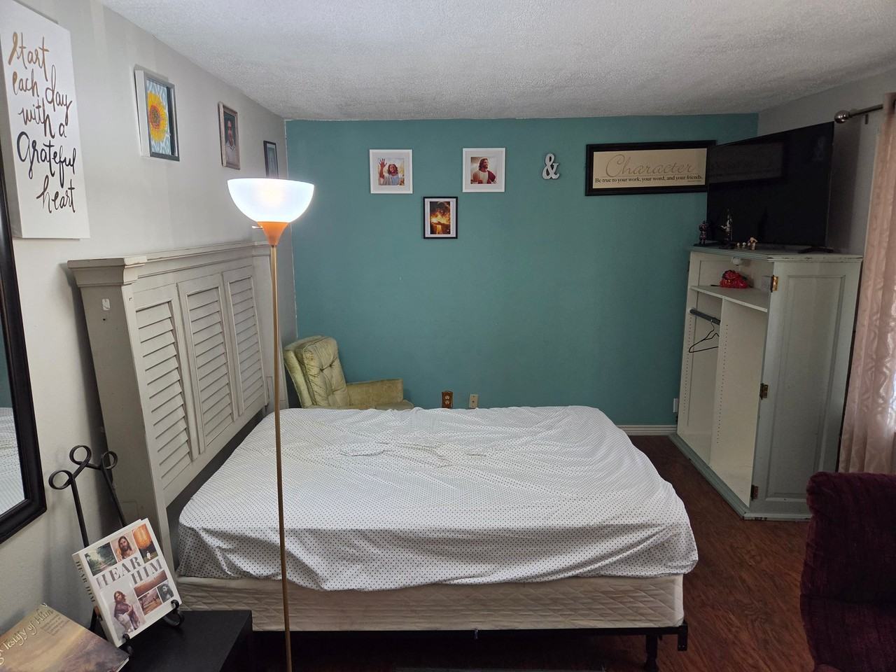 627 N Sir Michael Dr - Photo 2 of 5