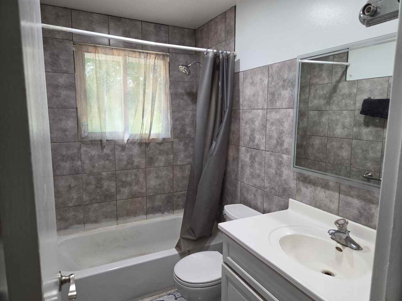 627 N Sir Michael Dr - Photo 4 of 5