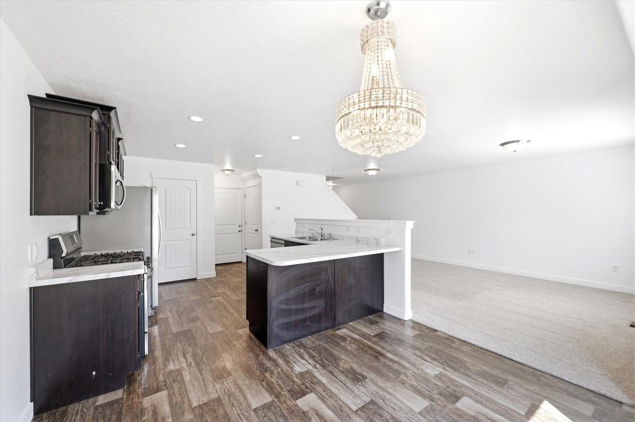 432 S Pegasus Way - Photo 4 of 20