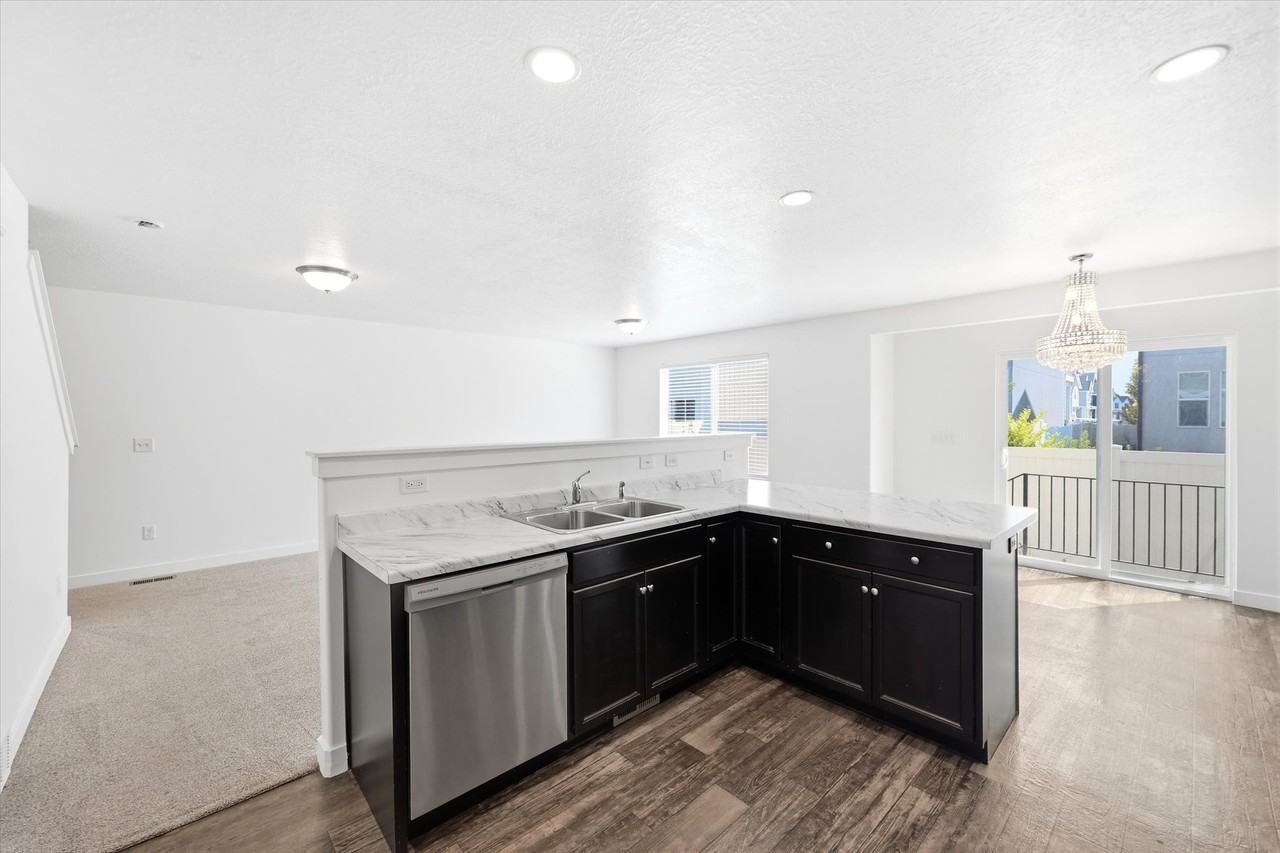 432 S Pegasus Way - Photo 6 of 20