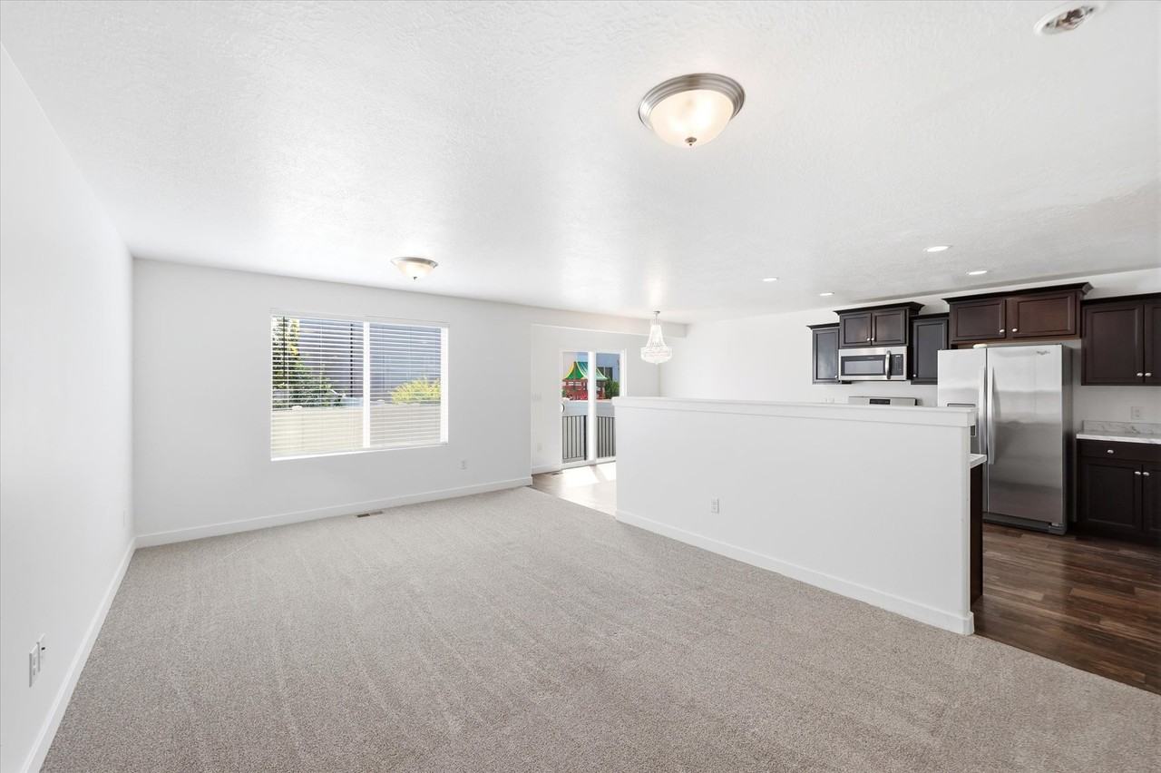 432 S Pegasus Way - Photo 7 of 20