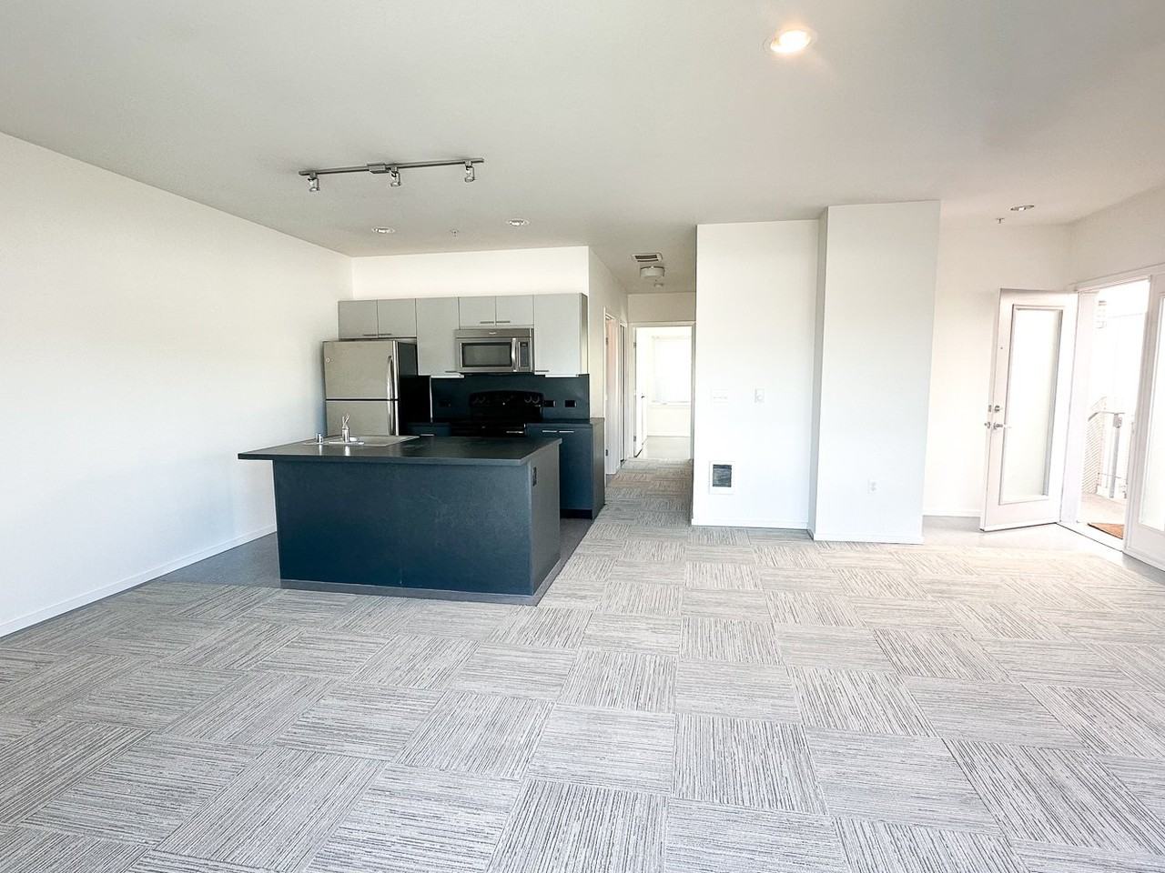 2311 W Newton St #305 - Photo 7 of 22
