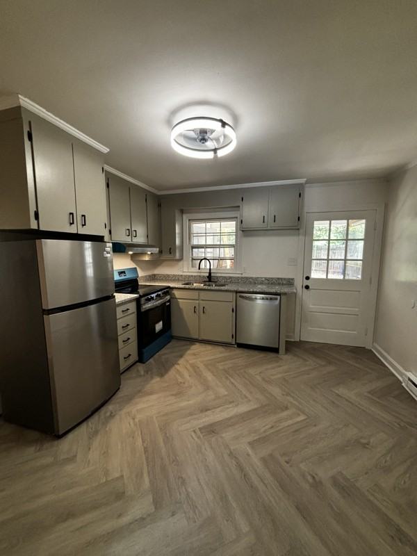 411 Lee St #411 - Photo 3 of 8