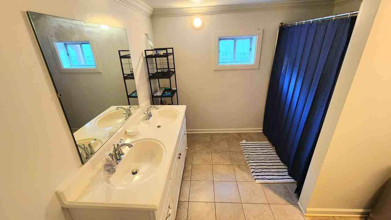 2203 Edwards Ave - Photo 3 of 10