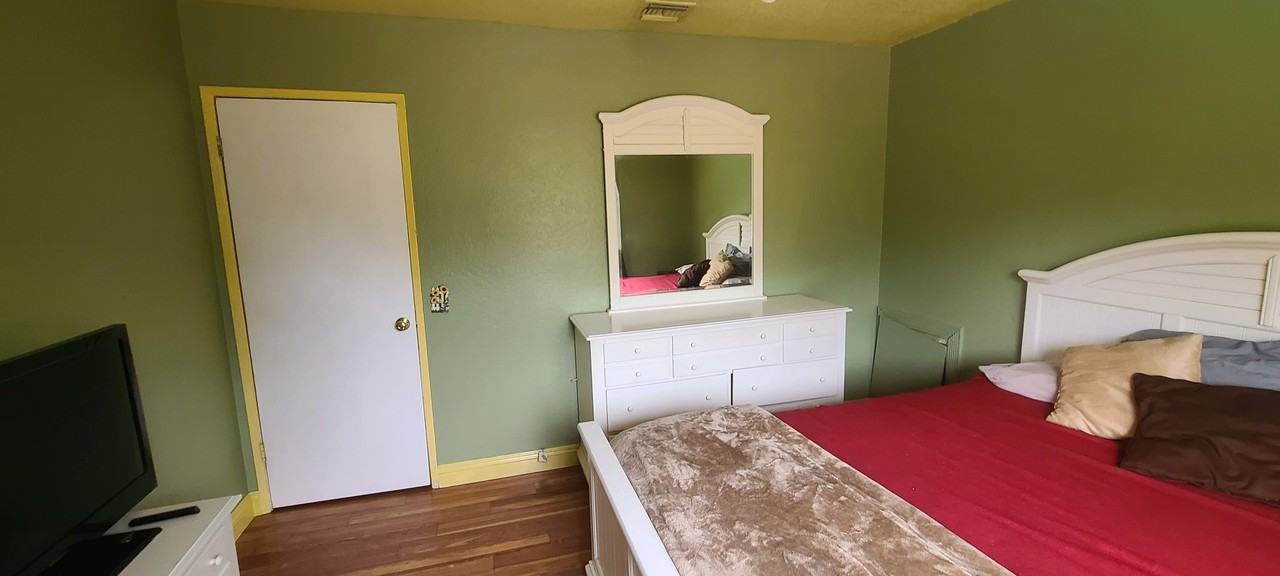 8670 Dresden Ct - Photo 2 of 5