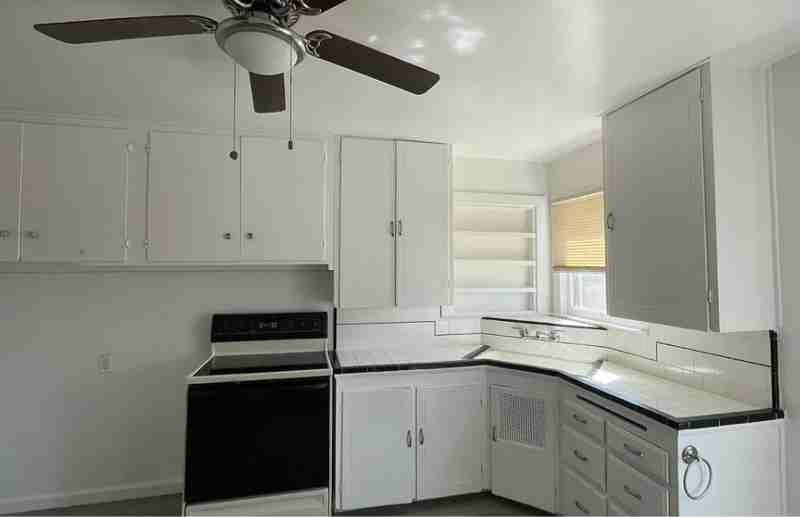 315 E Franklin Ave - Photo 4 of 10