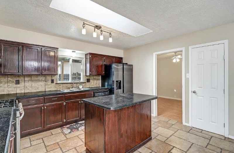 1143 Cordoba St - Photo 2 of 20