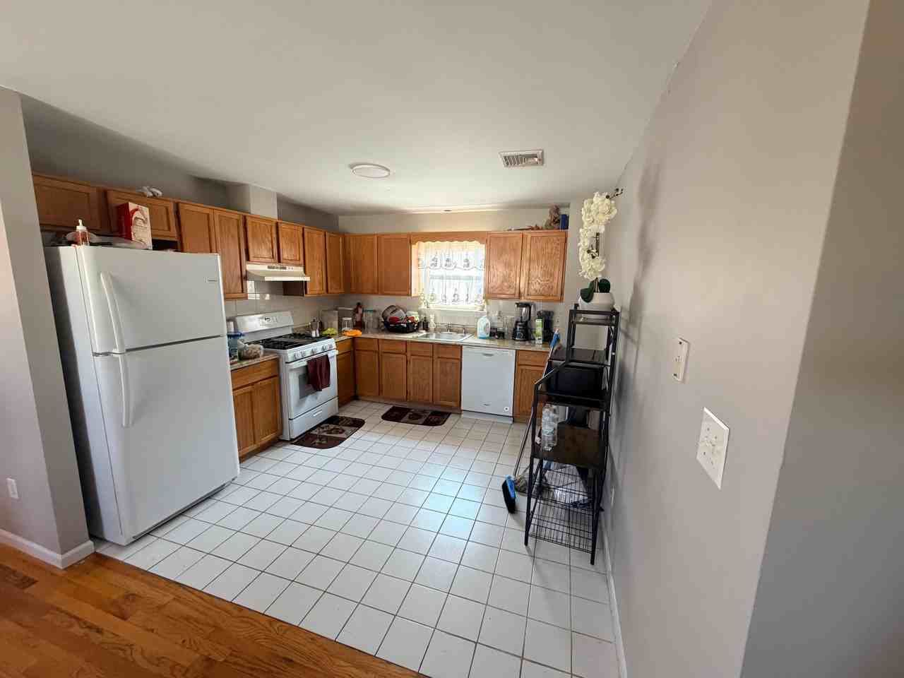 58 Chester Ave #3 - Photo 4 of 6