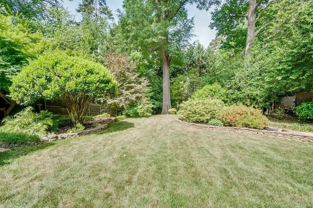 1920 Kilborne Dr - Photo 3 of 20