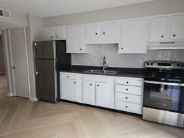 featured image of 400 N Oakland Ave