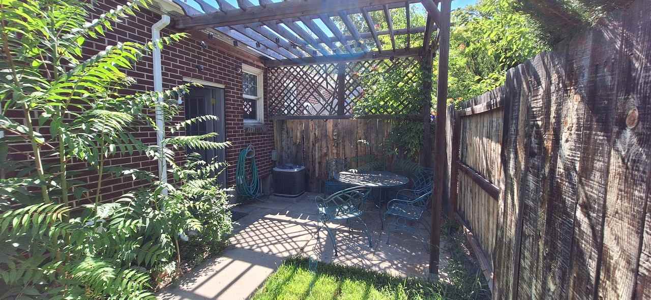 1347 E St - Photo 4 of 7