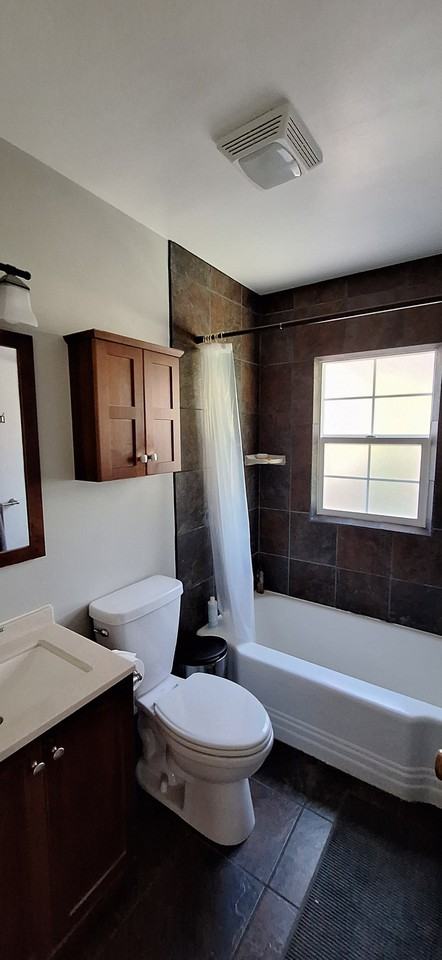 1347 E St - Photo 5 of 7