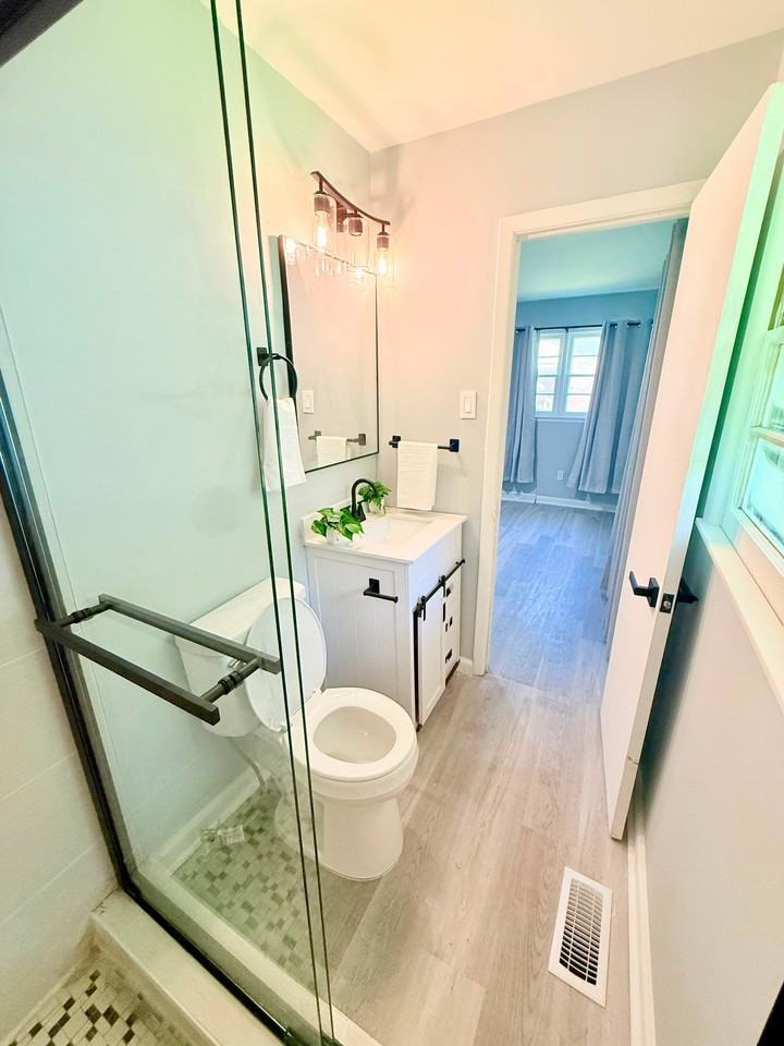 3130 Bancroft Ave - Photo 2 of 17
