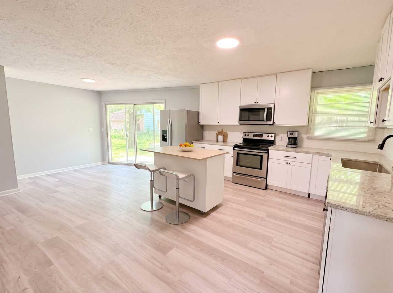 3130 Bancroft Ave - Photo 6 of 17