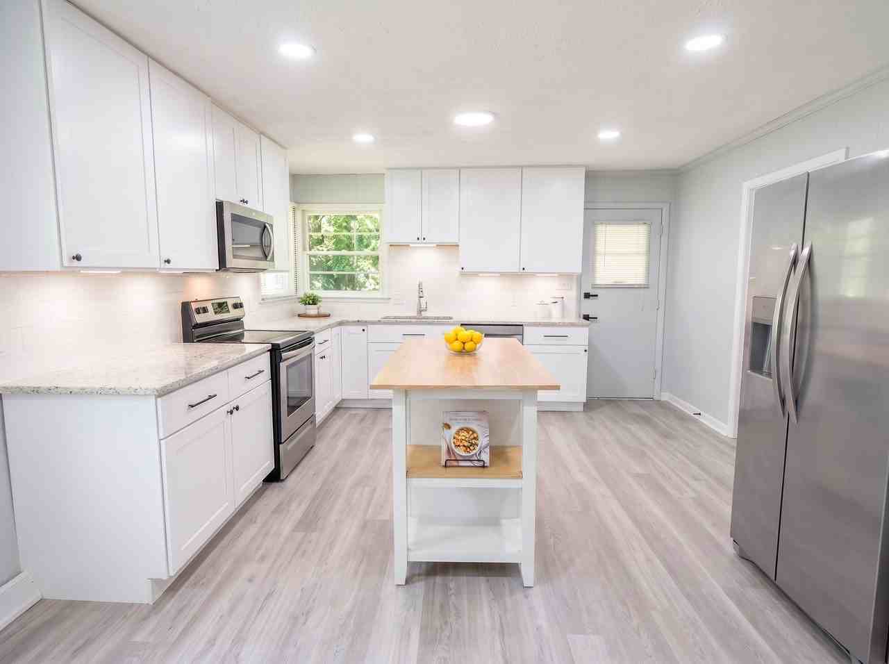 3130 Bancroft Ave - Photo 7 of 17